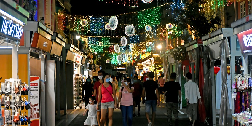 Witness the dazzling lights and vibrant nightlife of Chinatown after sunset