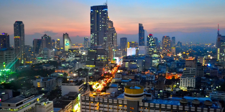 A wonderful sunset view from the Mahanakhon Skywalk observation deck.