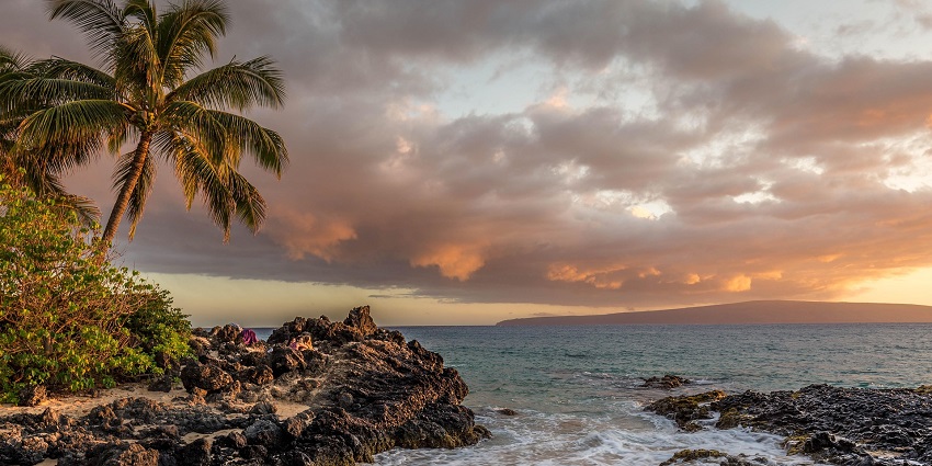 An image of a sunset at a beach, one of the things to experience in Tangalle, Sri Lanka