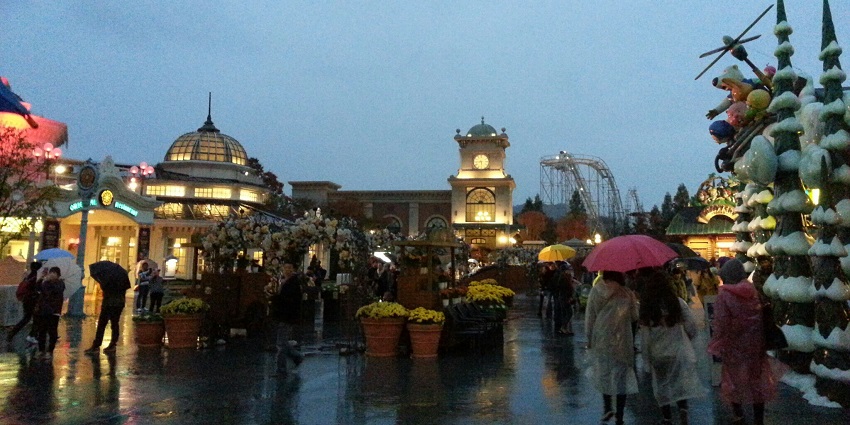 Everland in Gyeonggi-do is one of the most exciting theme parks in the world, with rides.