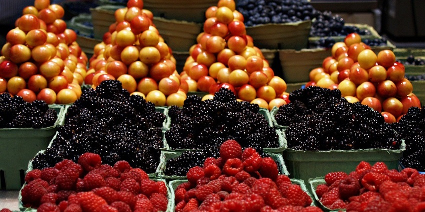 An image of fresh and mouth-watering berries and other fruits similar to Tangalle market