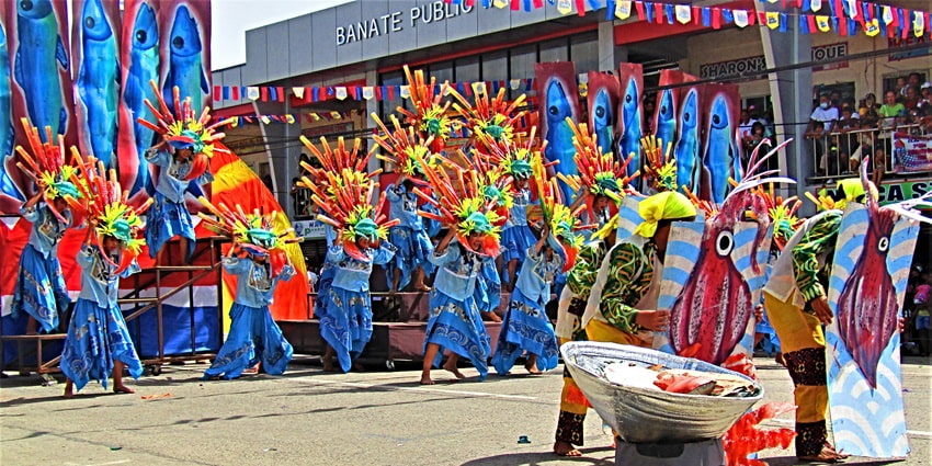 The Milamala Festival honours ancient traditions through local dancing ceremonies, canoe races, and cricket matches.
