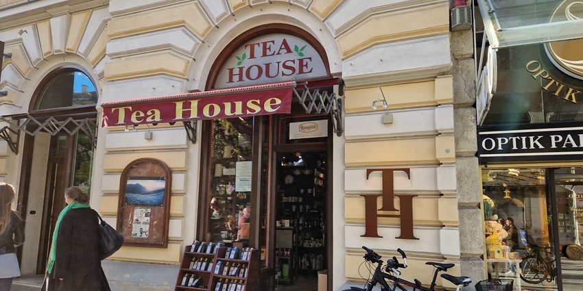 Check out the exciting ideas for Valentines Day vacation as you visit tea houses in Japan.
