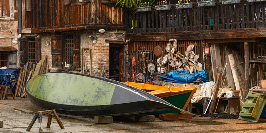 An image of artisans craft a traditional Yapese canoe, one of the things to do in Yap.