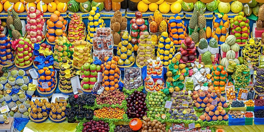 An image of a market in Cambodia, where vendors sell fresh produce, spices, and local street food.