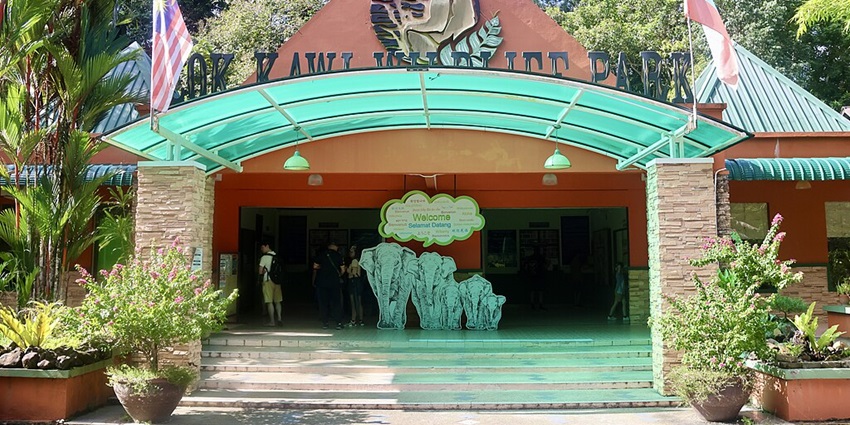 An image of Lok Kawi Wildlife Park's entrance - one of the fun things to do in Kota Kinabalu