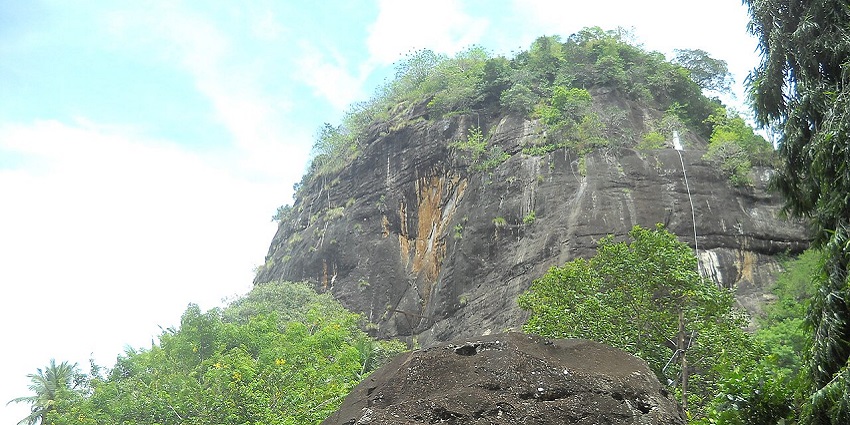 Image of Mulkirigala Rock Temple, front view of a mesmerising ancient rock architecture