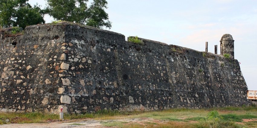 Explore the Batticaloa Fort, one of the interesting things to do in Batticaloa, Sri Lanka