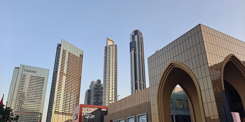 Things to do in Dubai in summer include shopping, and experiencing world-class attractions.
