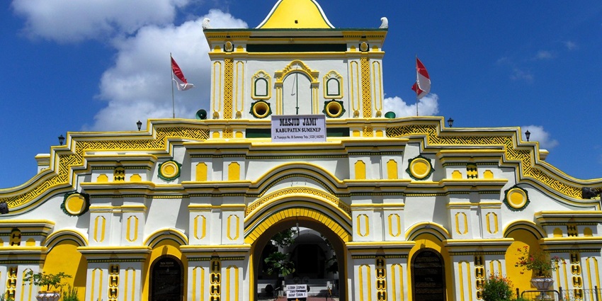 Exploring the iconic Islamic Center of Banda Aceh, one of the top things to do in Banda Aceh.