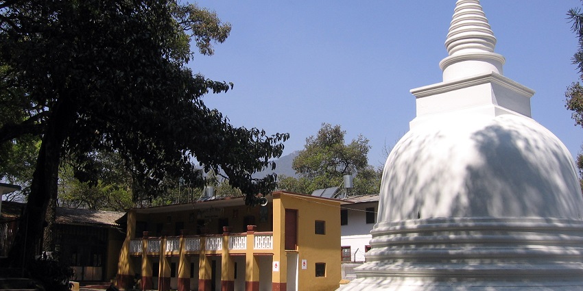 Explore the Ramba Viharaya, a historic Buddhist monastery complex in Hambantota