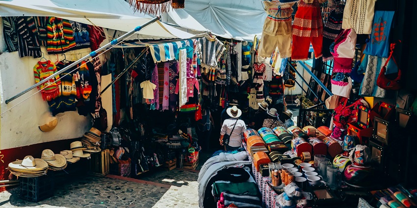 Things to do in Tofo include strolling through the lively Tofo Market.