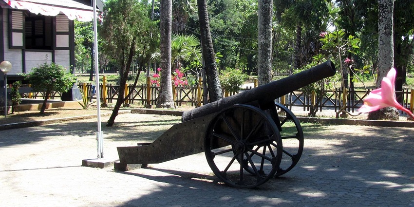 An image of a canon at the museum of Fort "Benteng Samba Opu", Sungguminasa near Makassar