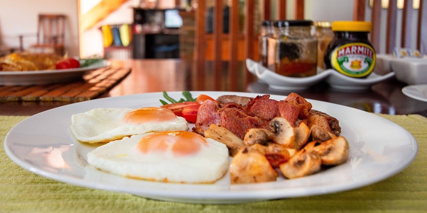An image showing fried eggs for breakfast, a popular choice among non-veg foods in London.