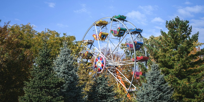A glimpse of a Ferris wheel at the Fun City, one of the best theme parks in Erode.