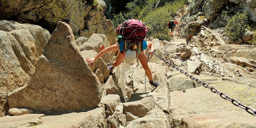 An image of the climbing passage of the GR 20, a challenging trekking route in Corsica.