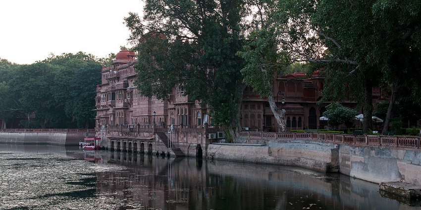 Gajner Lake near the palace of Maharaja Ganga Singh in Bikaner, Rajasthan, India.
