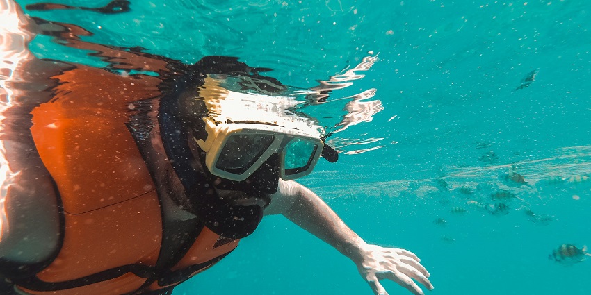 Enjoy snorkelling in Gamat Bay in Nusa Penida with its calm coastal waters and rocky shoreline under a clear sky.