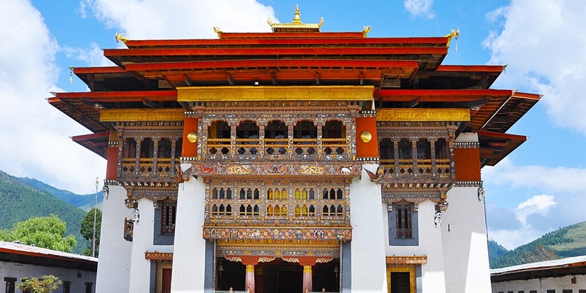 An image of the Gangtey Monastery, one of the best places to visit in Wangdue Phodrang.