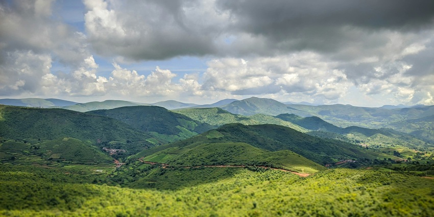 An image showing a mountain hill landscape resembling the Garhjat Hills in Odisha.