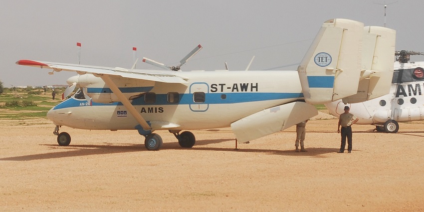 Airplane standing for tourists for easy commute inside an airport.