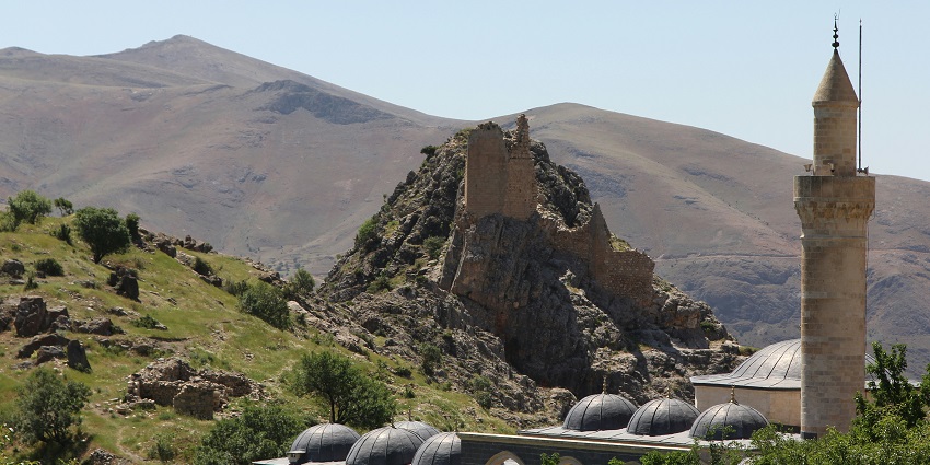 The Geok-Tepe Fortress and Mosque is one of the best places to visit in Turkmenistan
