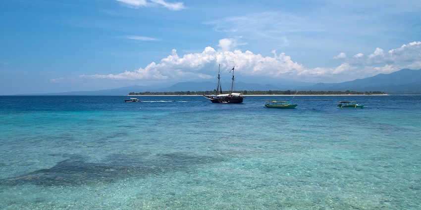 relaxed vibe of Gili Air, known for the laid-back yet lively Gili nightlife for singles.