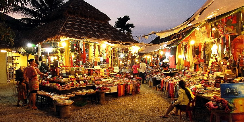 Be sure to explore the vibrant Gili Trawangan Night Market for food, souvenirs, and more