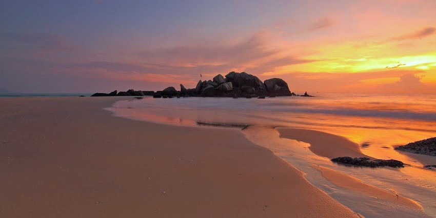 A stunning sunset over Glenelg Beach, a top choice for a scenic and relaxing day.