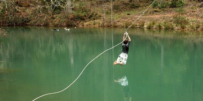 Image of a person enjoying the ziplining experience similar to the one in Roatan island.