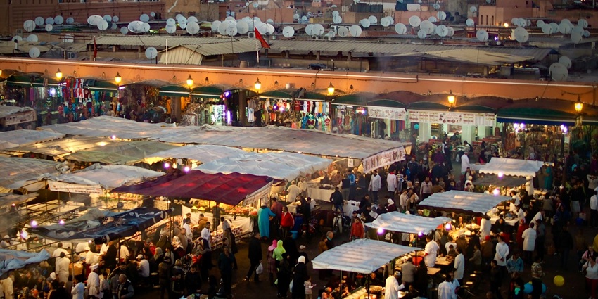 Godowlia market is one of the ideal places to visit in Varanasi with family for a retail adventure