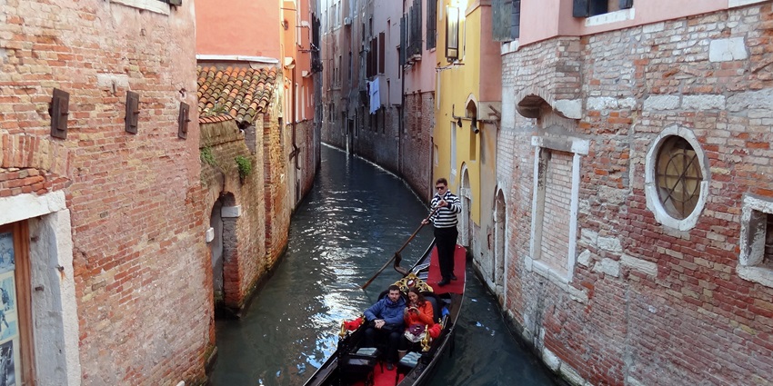 An image of a scenic boat ride through canals while viewing historic places and landscapes