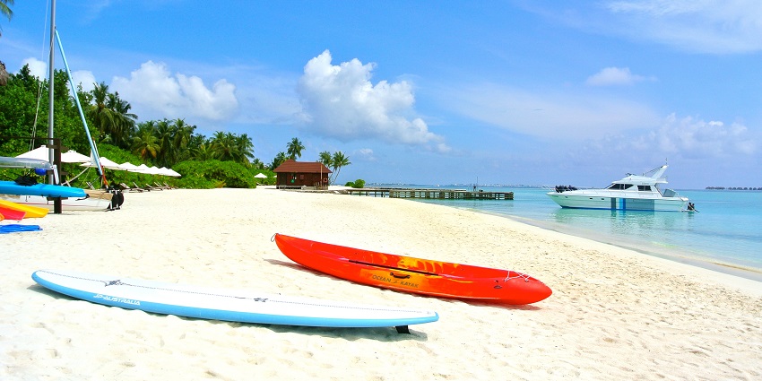 Relaxing beach known for crystal-clear waters and soft golden sands similar to Gulhi Beach