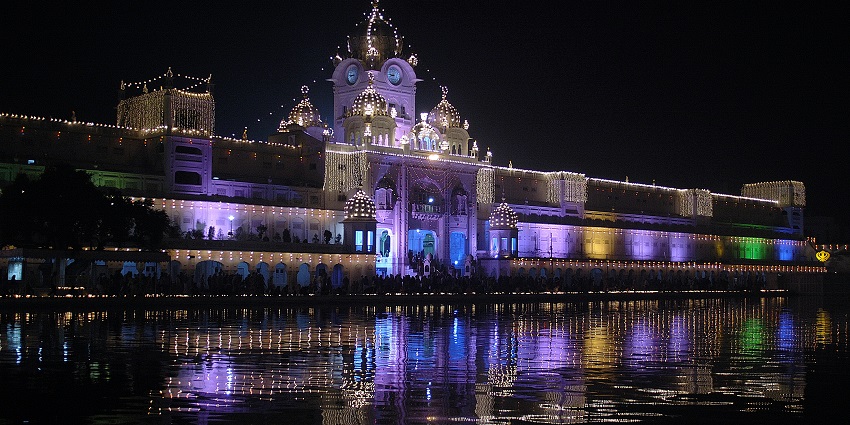 An image showing Darbar Sahib illuminated on Guru Nanak Jayanti during the celebrations.