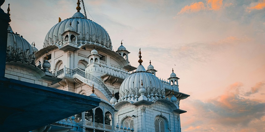 Side view of Gurudwara Sahib Craigieburn with its minimal structure and a flag.