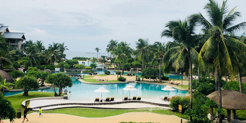 Enjoy Hainan, one of the top Asian Islands with hot springs, and luxurious beach resorts.