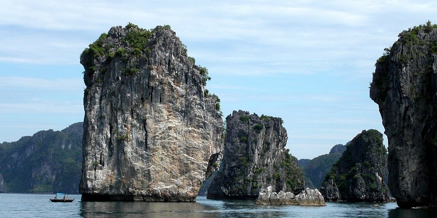 A breathtaking view of Halong Bay with limestone karsts rising from emerald waters in Sun World Halong Complex