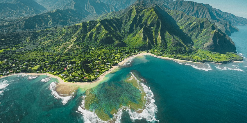 Hawaii is among the best places to visit in November in the World, a tropical paradise.