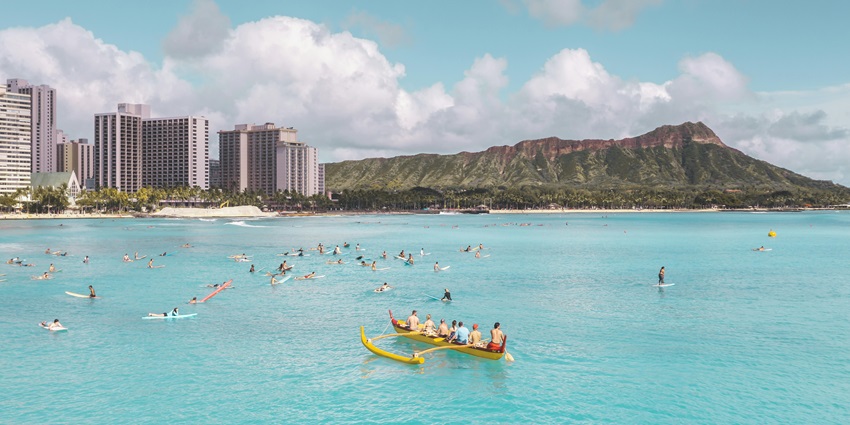 Visit and Explore Hawaii in the United States for a great vacation fall of sea kayaking.