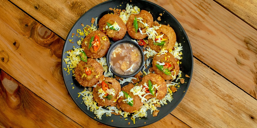Hazratganj in Lucknow offers a mix of street food delights and upscale dining experiences.