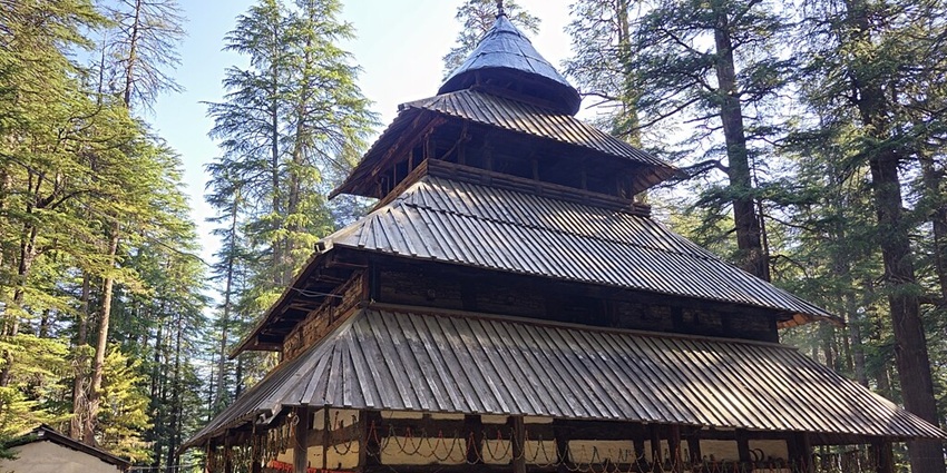 Hidimba Devi Temple in Manali, a famous place near Him Valley Amusement & Cultural Park.