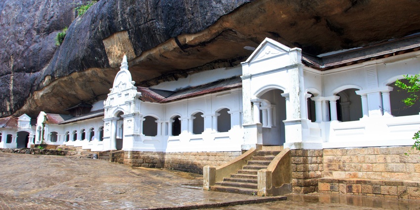 An image of the Phnom Chhngok Cave Temple, a famous thing to do in Kampot.