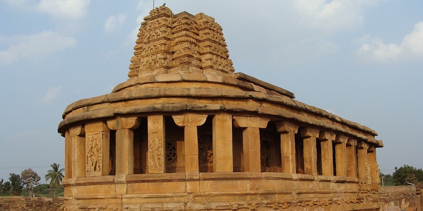 An image resembling Hinglaj Mata Mandir, one of the famous temples to pray at.