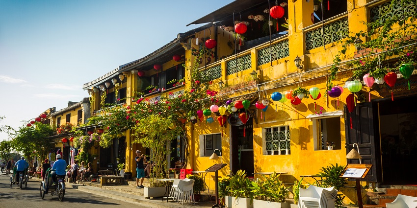 An image of Hoi An streets, one of the places to visit near My Son Sanctuary Vietnam