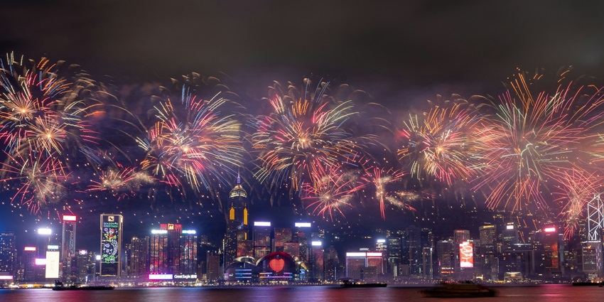 Hong Kong’s skyline, bustling markets, and stunning harbour views during nighttime.