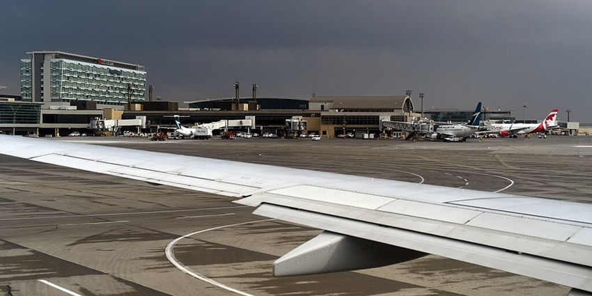 Calgary International Airport, nearest and best way of transport to Moraine Lake