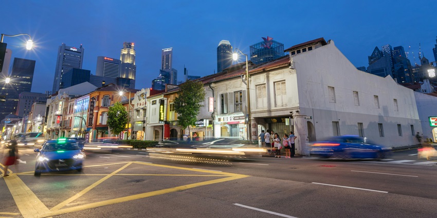 Reach Chinatown hassle-free via MRT, bus, taxi, or car for an unforgettable experience