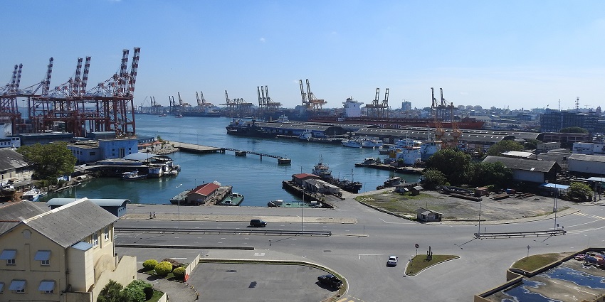 Calm and peaceful atmosphere of Colombo Port to reach the destination.