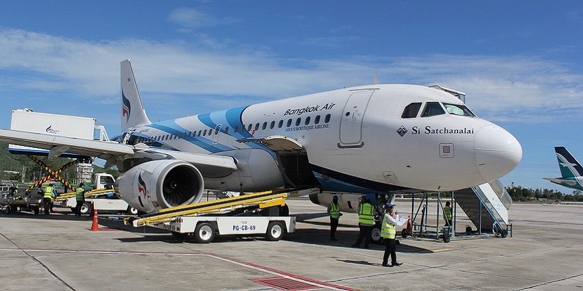 International travellers can fly into the Samui International Airport with direct flights.