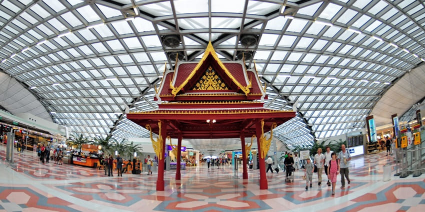 Suvarnabhumi Airport, Bangkok’s major international airport, has modern facilities and stunning architecture